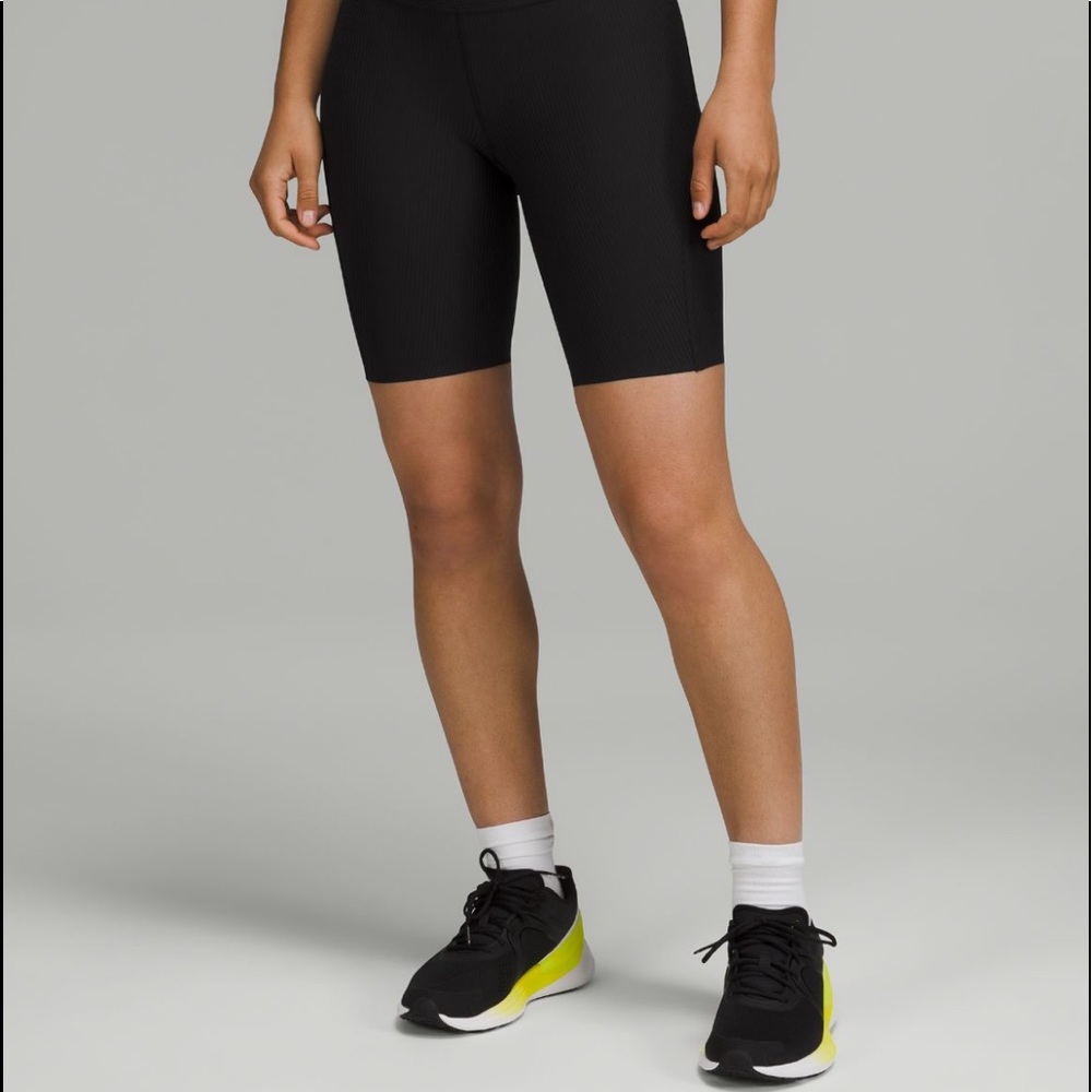LULULEMON Base Pace High-Rise
Short 8" *Ribbed Nulux